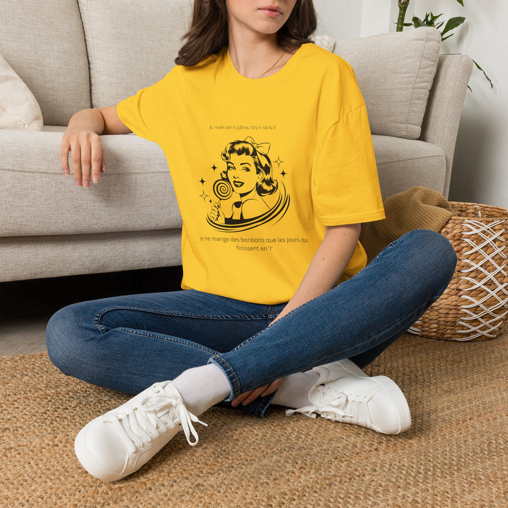 Retro Woman Graphic T-Shirt — "She Wants To Be Famous" Vintage Pop Art Tee