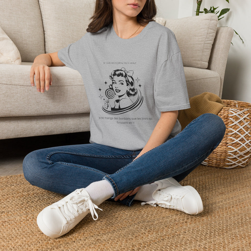 Retro Woman Graphic T-Shirt — "She Wants To Be Famous" Vintage Pop Art Tee