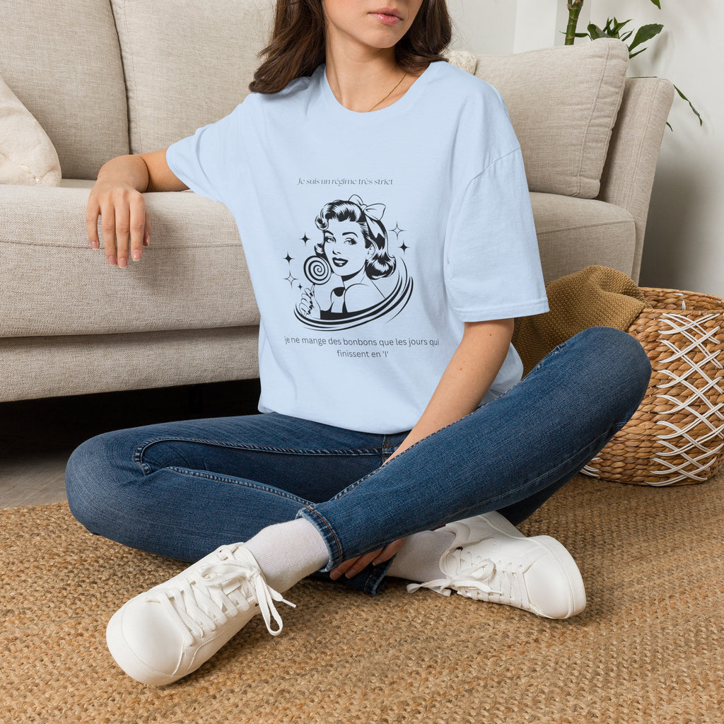 Retro Woman Graphic T-Shirt — "She Wants To Be Famous" Vintage Pop Art Tee