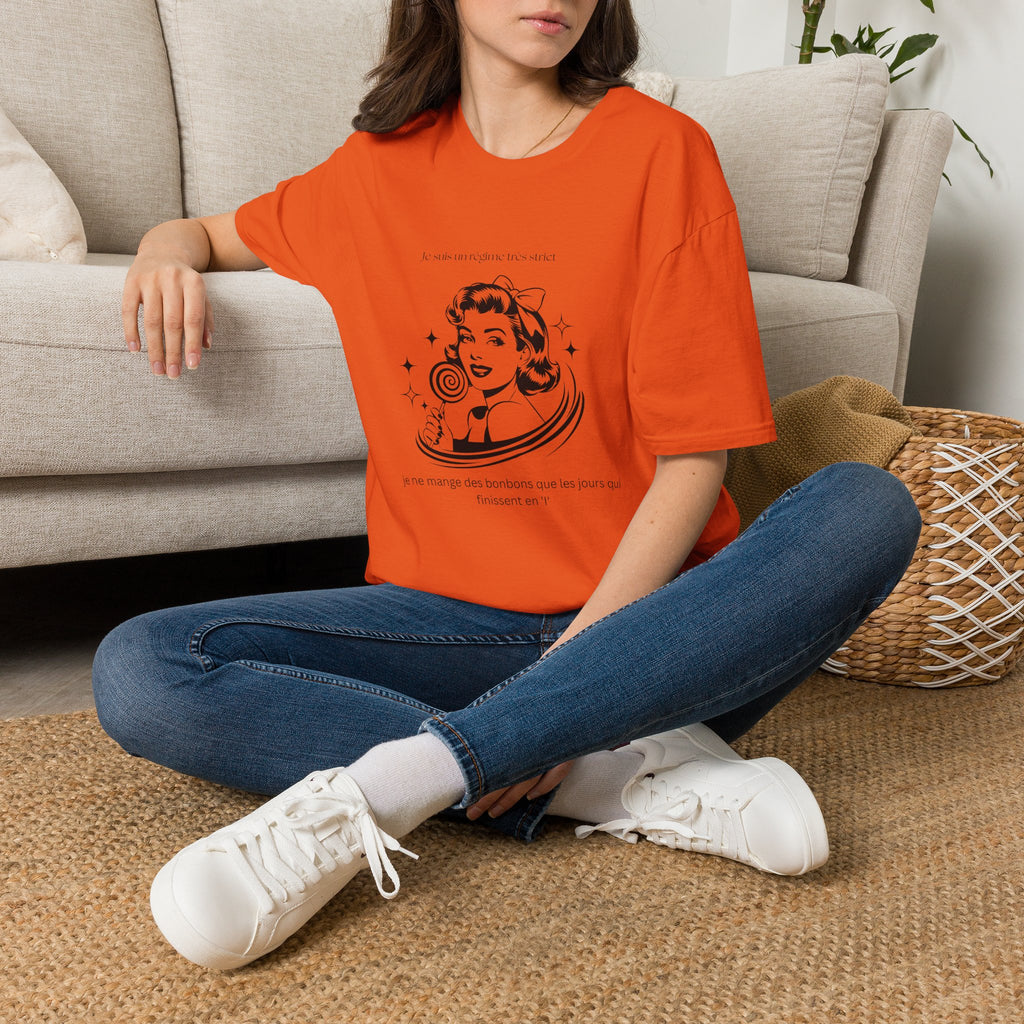 Retro Woman Graphic T-Shirt — "She Wants To Be Famous" Vintage Pop Art Tee