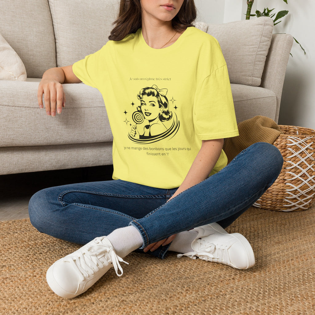 Retro Woman Graphic T-Shirt — "She Wants To Be Famous" Vintage Pop Art Tee